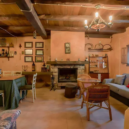 Holiday home Casa Grande Con Piscina Familias