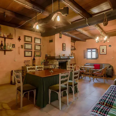 Casa Grande Con Piscina Familias Holiday home *